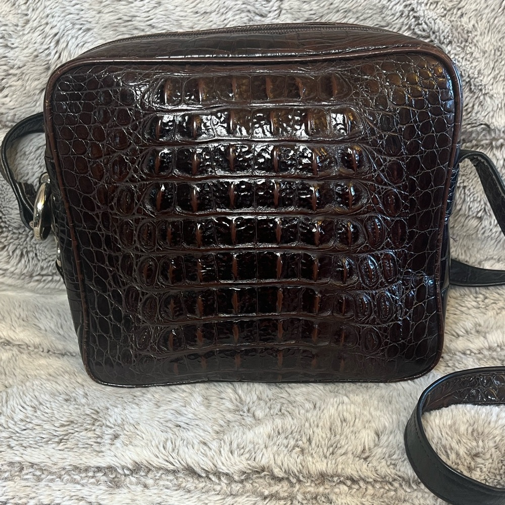 Sandra Roberts Sleek Brown Crossbody Bag - Picture 8 of 9